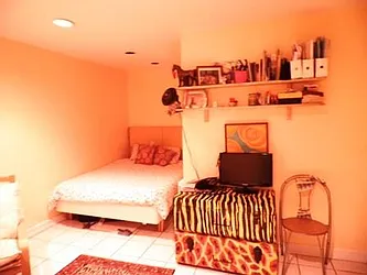 Rented by R New York