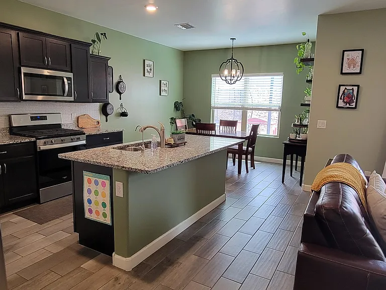 523 W Weldon St — Photo 8