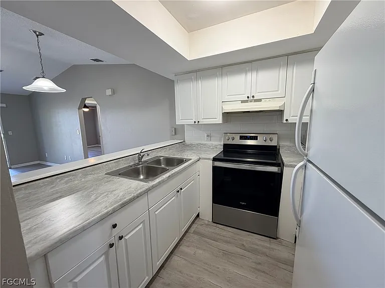 823 Gleason Pkwy #2 — Photo 4