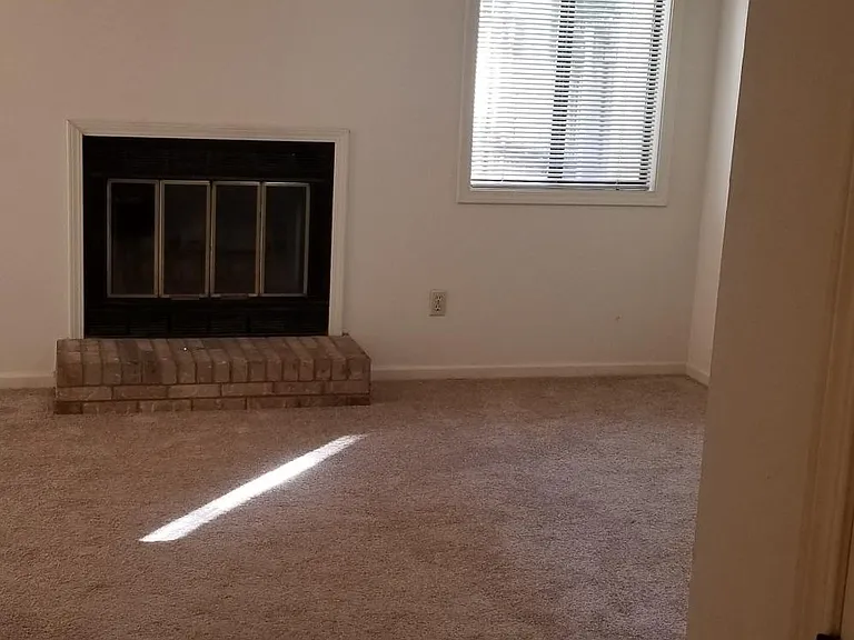 136 Woodfield Pl — Photo 12