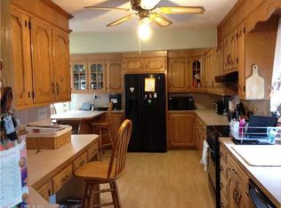 27 Bayberry Ln, Trumbull, CT 06611