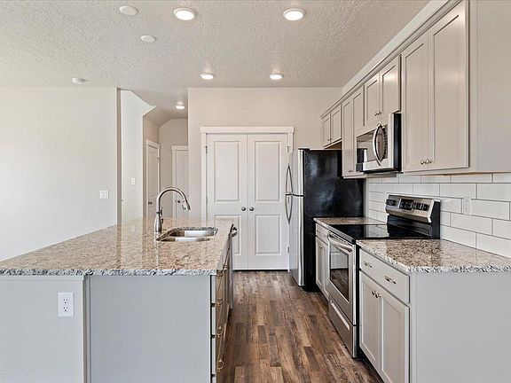 2nd image of 396 N Traquair Ln