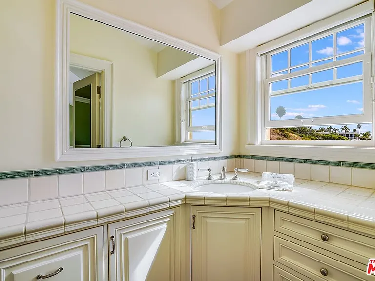 6277 Sea Star Dr — Photo 38