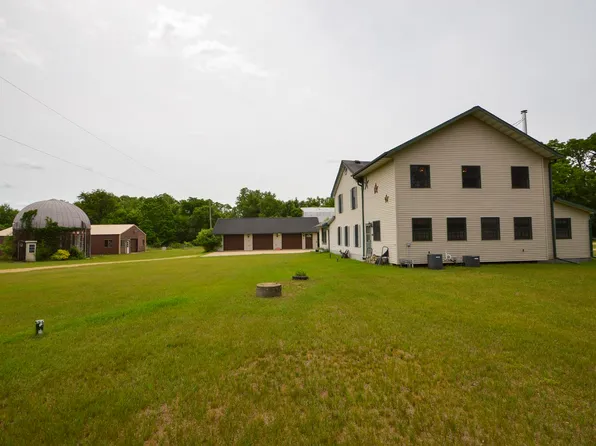 33305 Oak St, Lone Rock, WI 53556