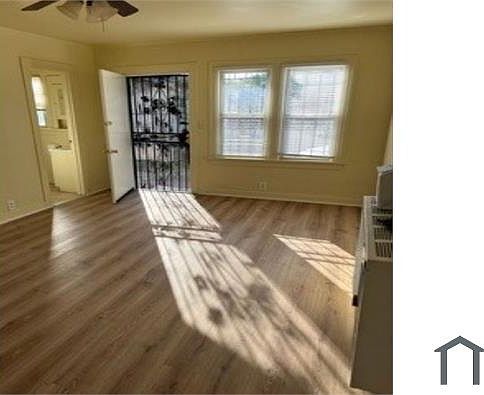 1st image of 924 W 76th St #926