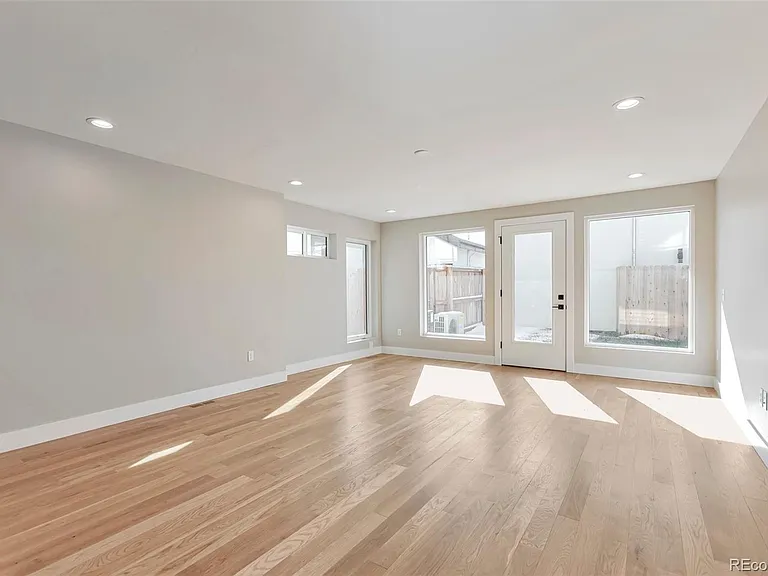 1453 Irving St — Photo 8