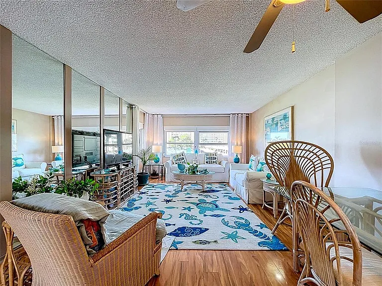 4650 Cove Cir #209 — Photo 6