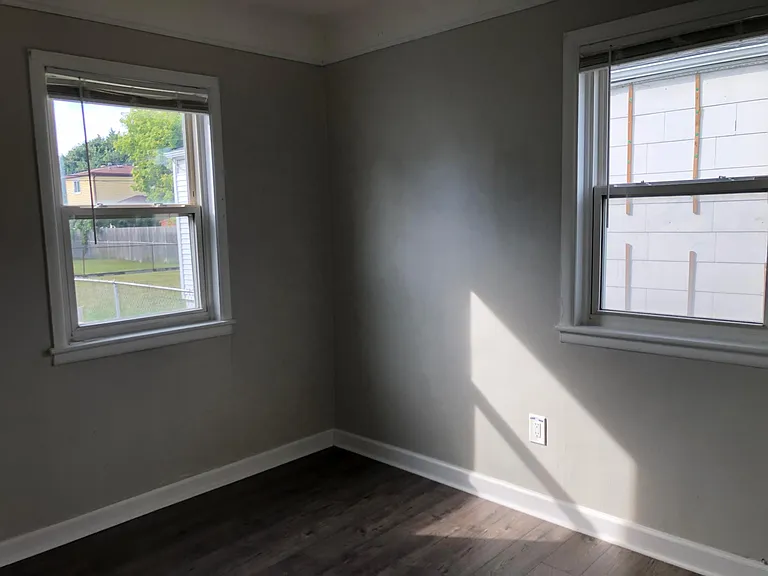 27189 Seyburn Ave — Photo 5