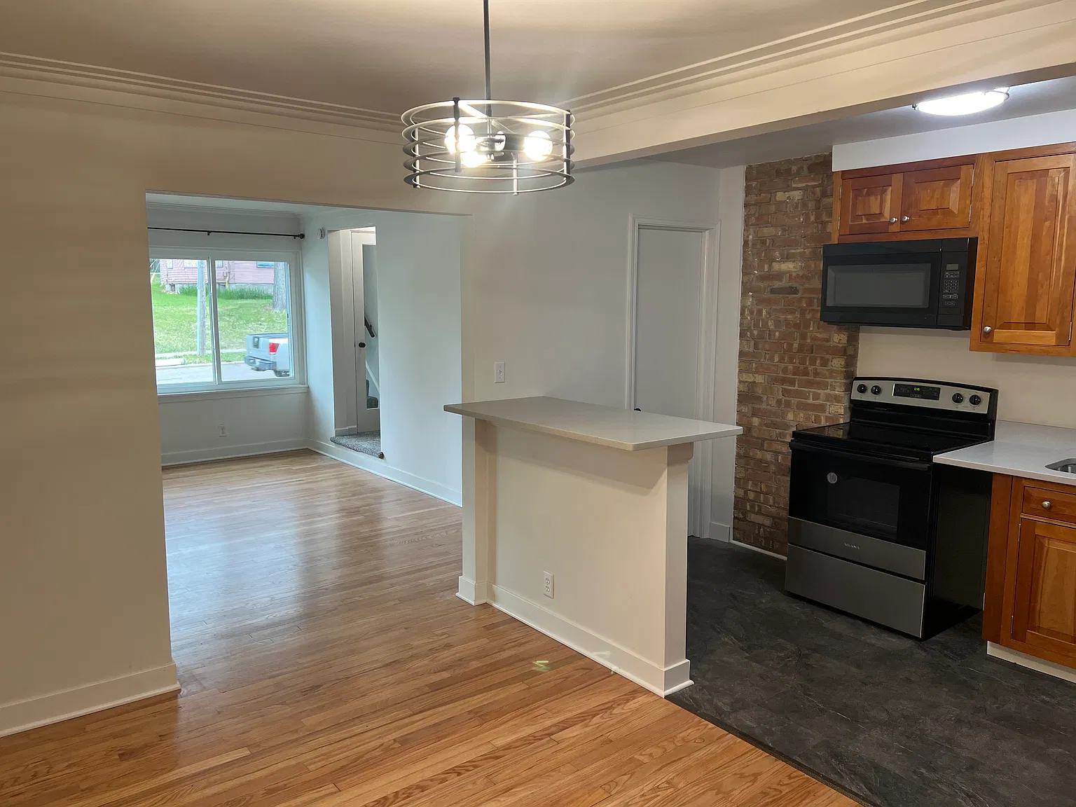 2 bed, 1020 sqft, $1,400 — Photo 2