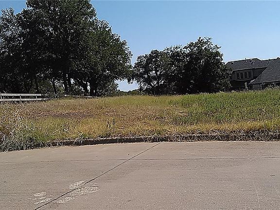 2nd image of 11 Garden Ln