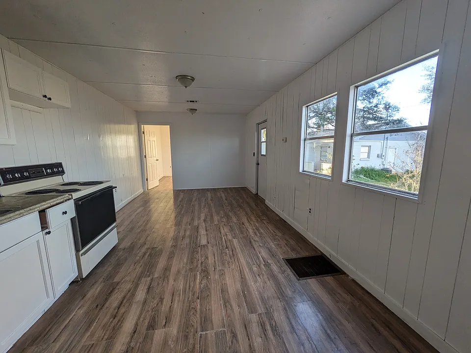 110 Carter Ave