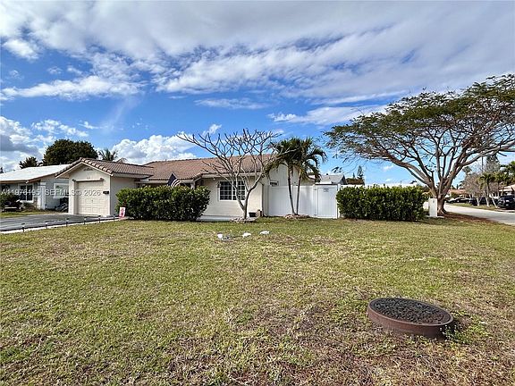 4th image of 6605 NW 76th St