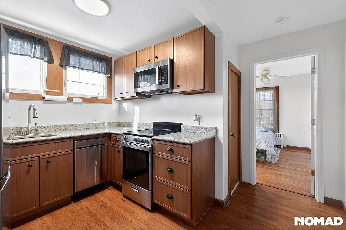 Building Photo - 21 Hall Ave #3