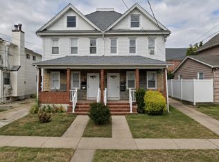 156 Cleveland Ave, Mineola, NY 11501
