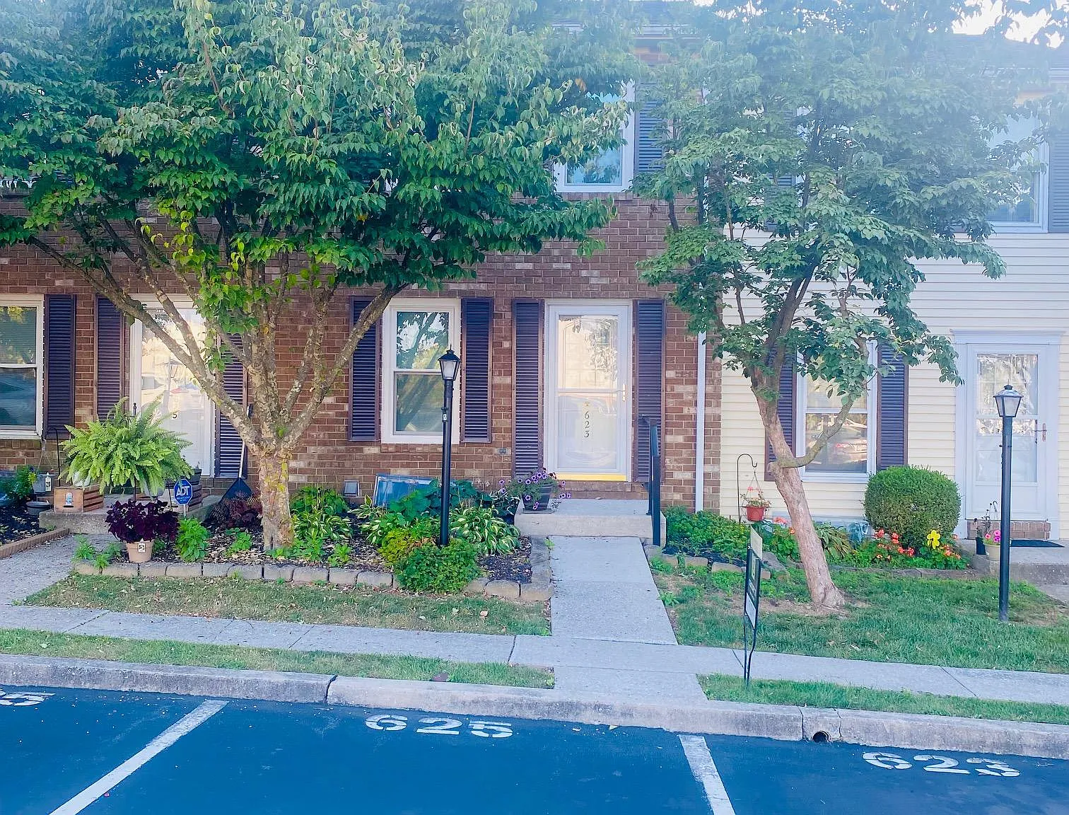 2 bed, 1.5 bath, 1024 sqft, $1,800 — Photo 1