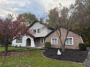 30 Silver Ridge Dr, Rochester, NY 14626