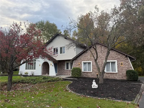 30 Silver Ridge Dr, Rochester, NY 14626