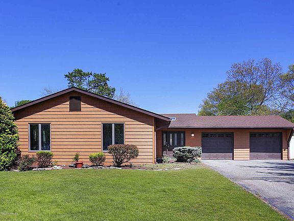 2nd image of 993 Shadow Oak Dr