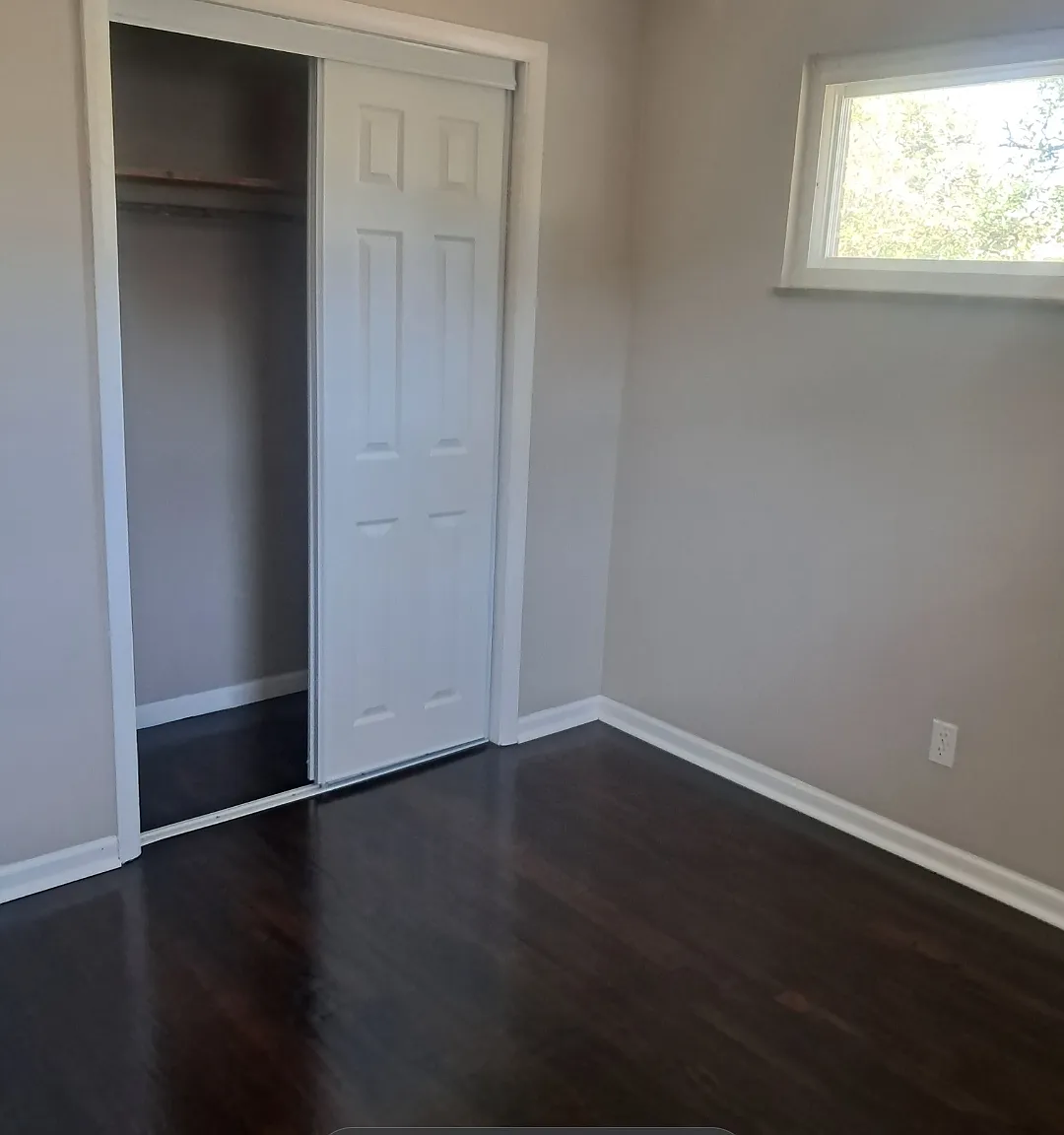 618 & 620 Lansing Rd — Photo 2