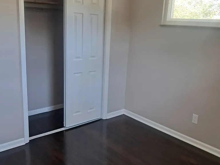 618 & 620 Lansing Rd — Photo 2