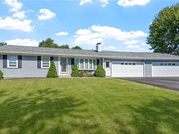 40 Murphy Dr, Cumberland, RI 02864