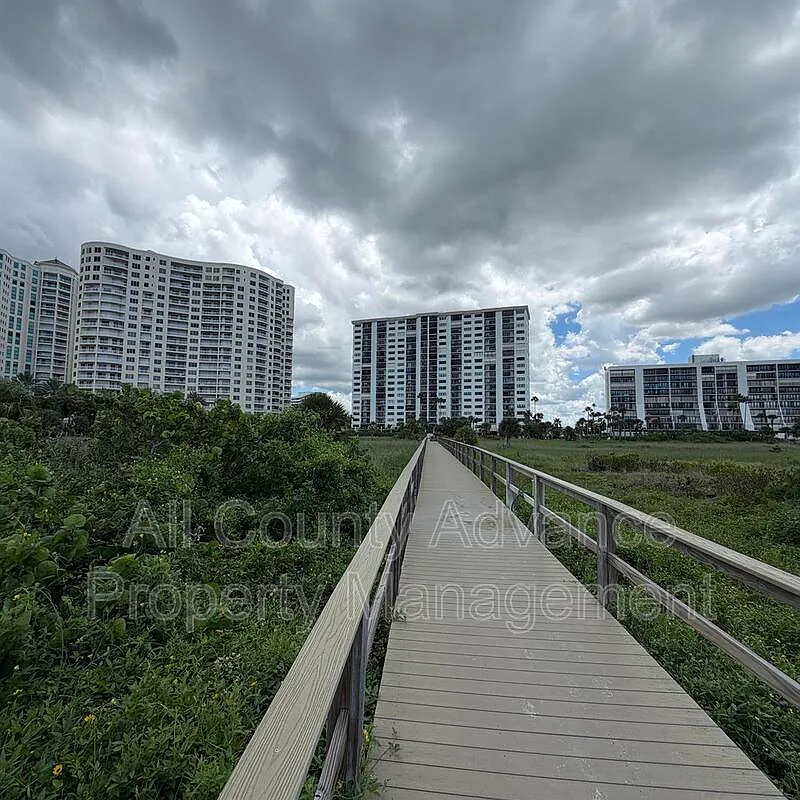 2 bed, 2.0 bath, 1111 sqft, $4,999 — Photo 3