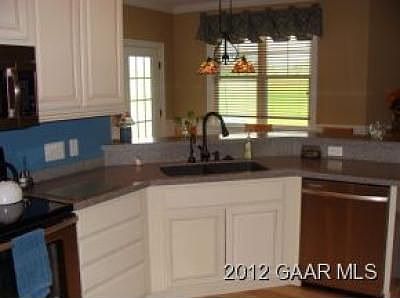 4th image of 3551 White Oak Dr