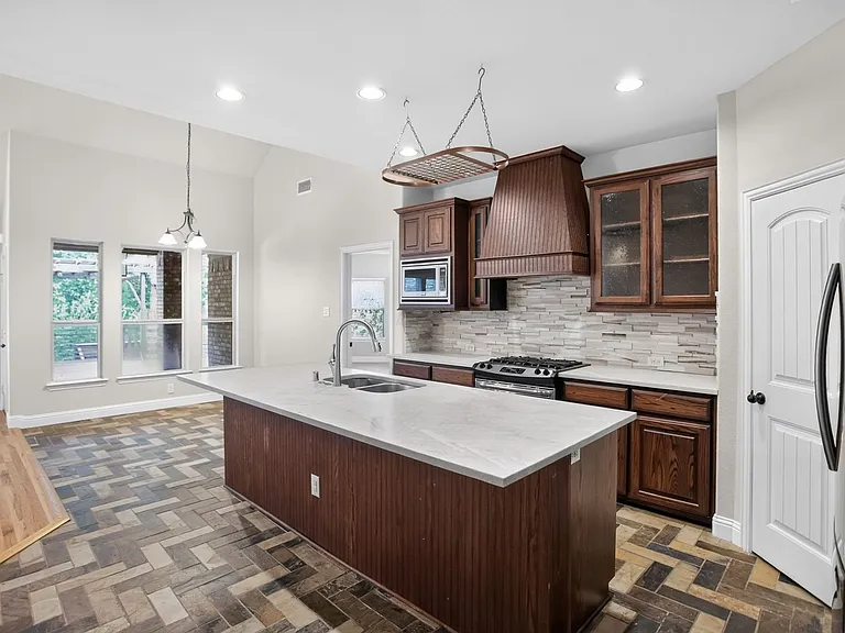6523 Prairie Flower Trl — Photo 2