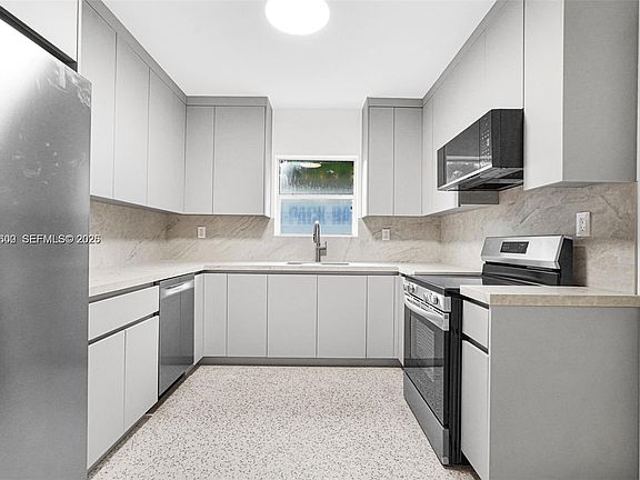 4th image of 341 NW 43rd St