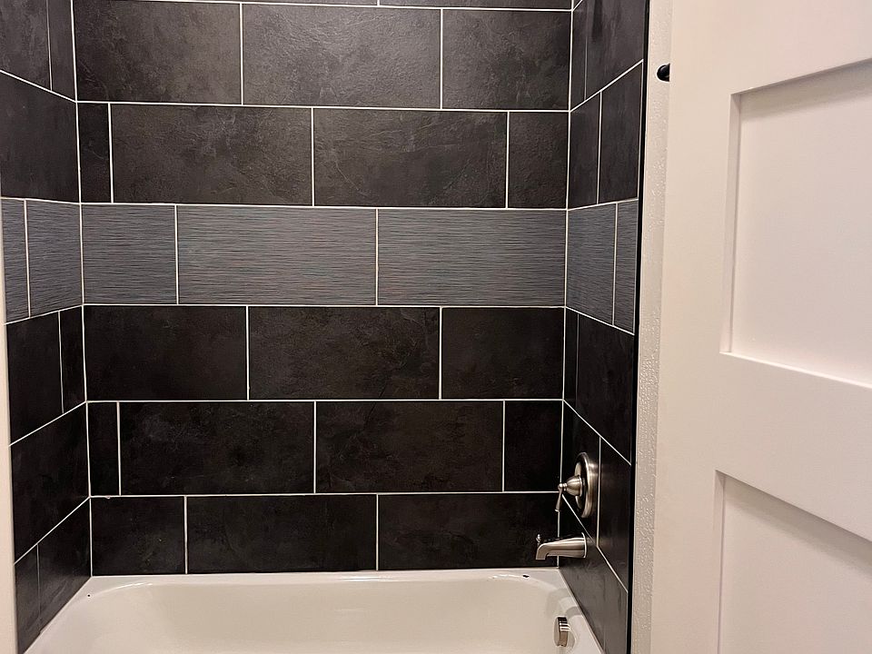 1st image of 434 E 8th St #7