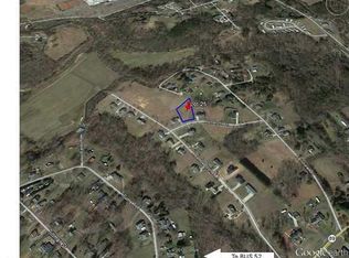 105 Monarch Ct, Mount Airy, NC 27030