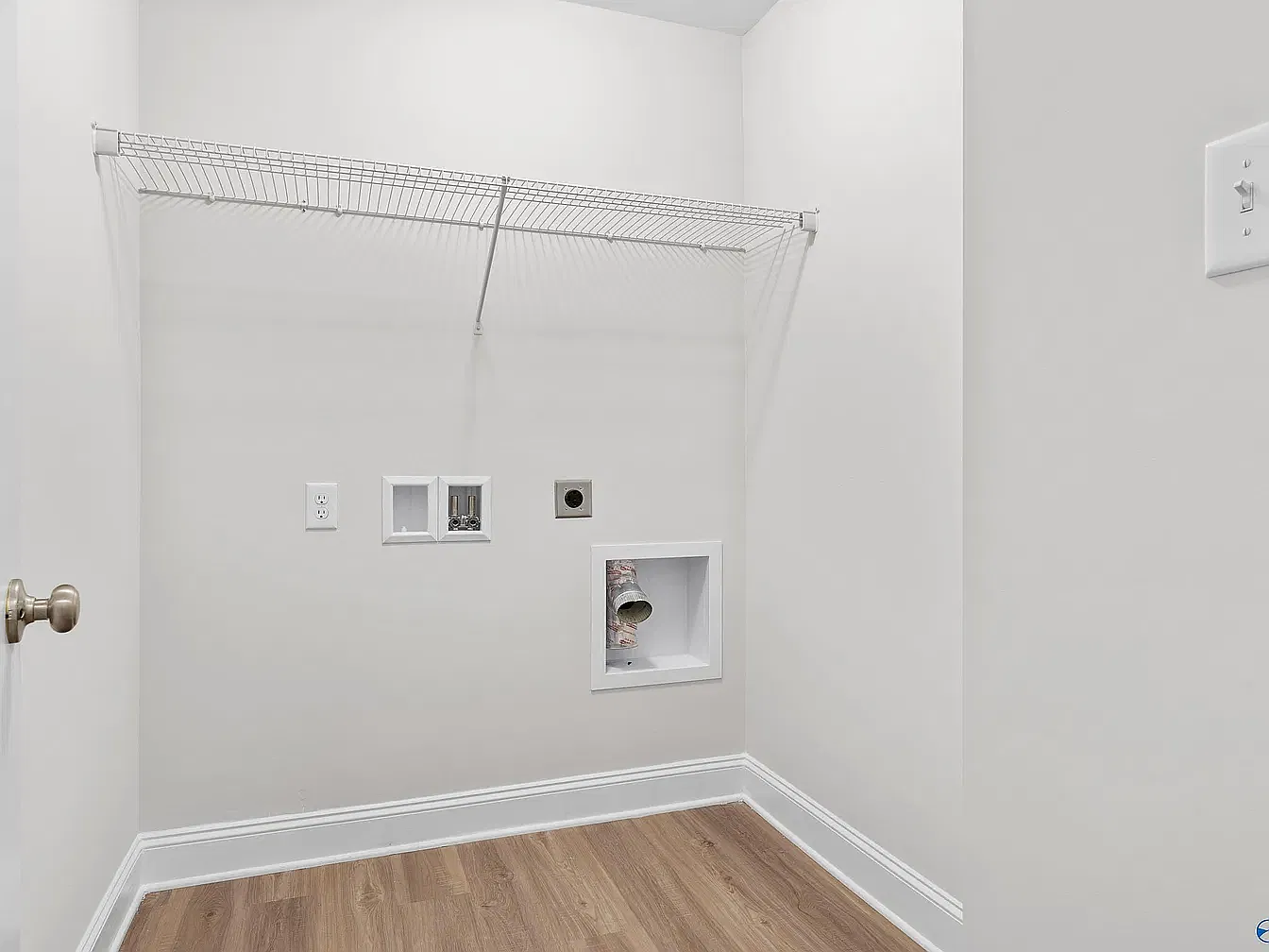 4 bed, 1964 sqft, $2,160 — Photo 2