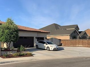 9227 Claro De Luna Dr, Bakersfield, CA 93314