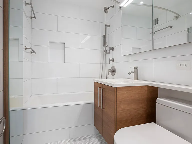 429 E 52nd St #11D — Photo 7