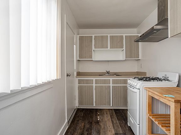 3rd image of 1410 Micheltorena St #1/4