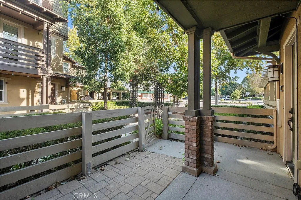 3 bed, 1380 sqft, $3,195 — Photo 3