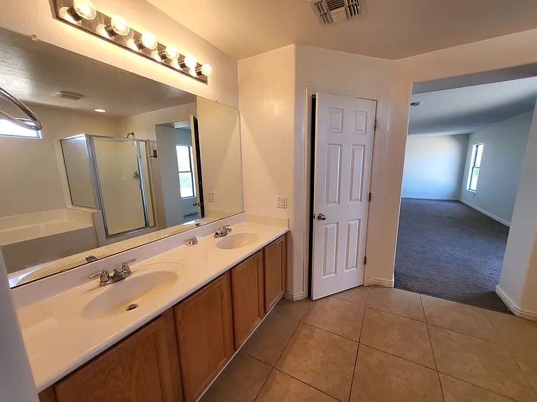 43589 W Cowpath Rd — Photo 21