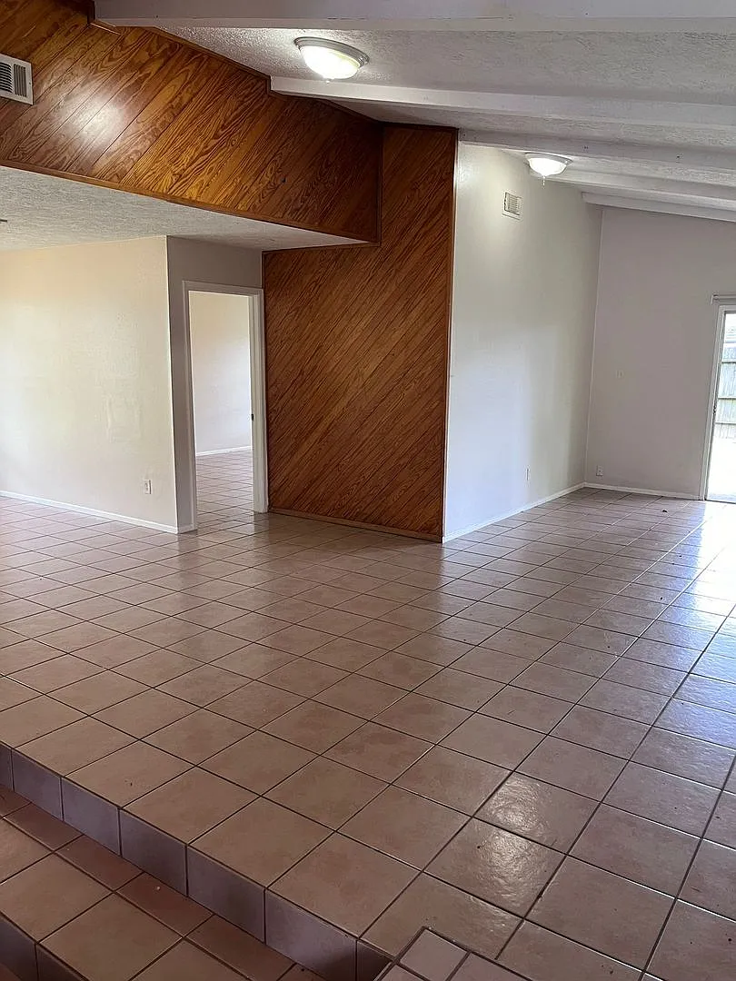 2103 Musket Groves St — Photo 4