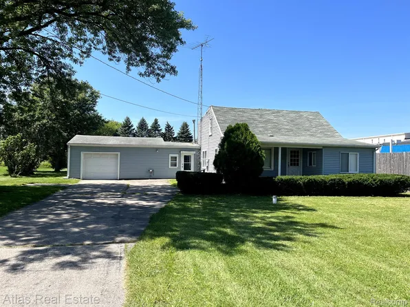 7024 S State Rd, Goodrich, MI 48438