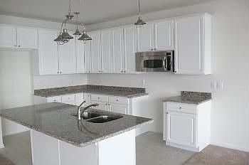 5th image of 13246 Lake Shore Dr Unit 202