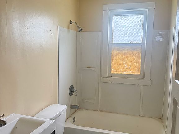 4th image of 10205 Ostend Ave #2