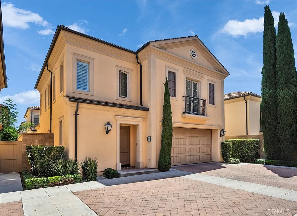 3 bed, 2.5 bath, 2180 sqft, $5,180 — Photo 2