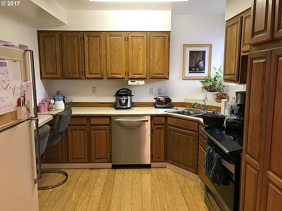 3rd image of 4936 SE Brookside Dr