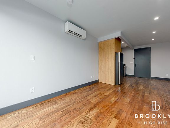 4th image of 1461 Gates Ave #4M