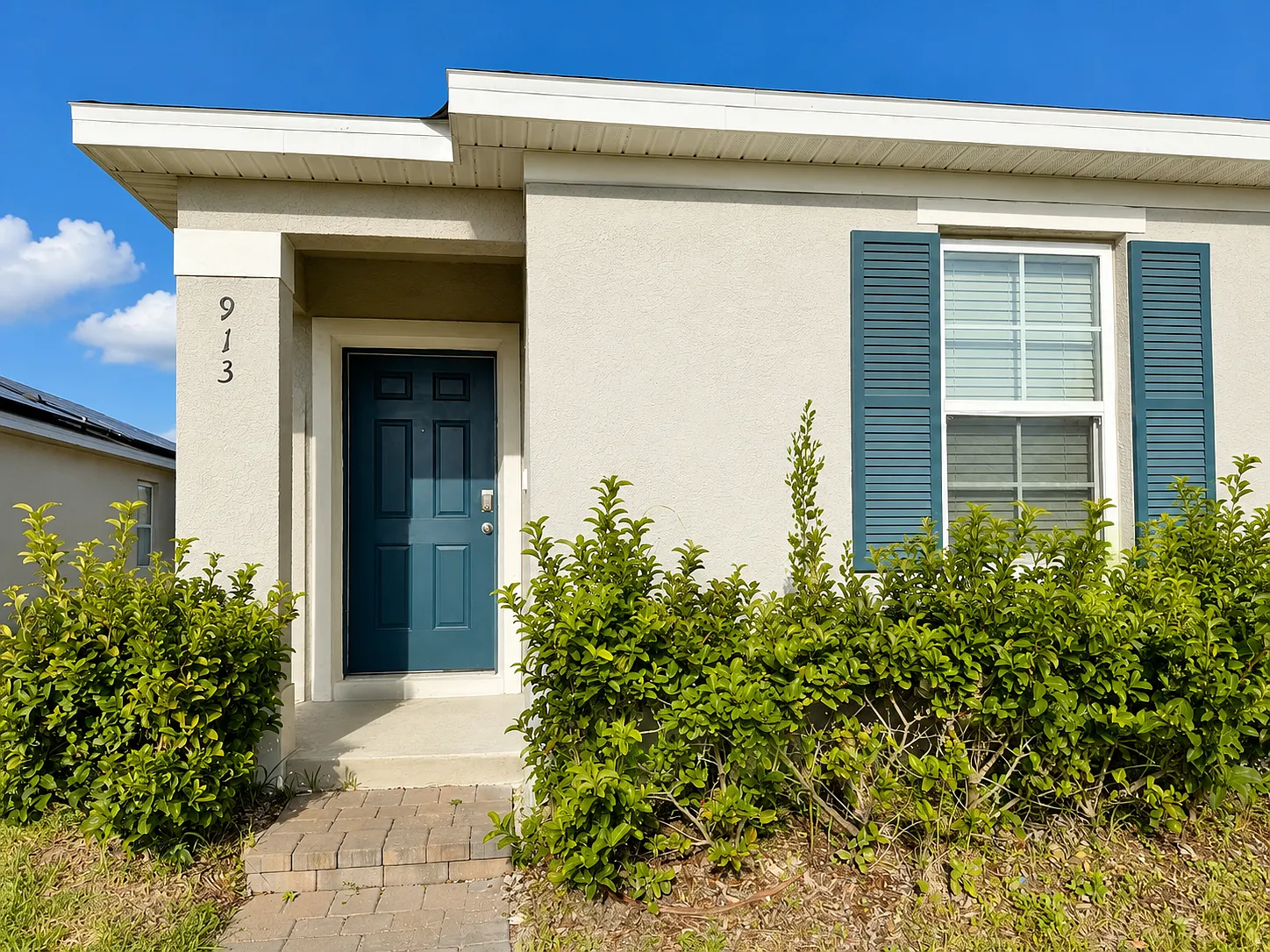 4 bed, 1720 sqft, $2,300 — Photo 2