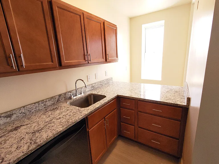 1812 Eutaw Pl — Photo 6