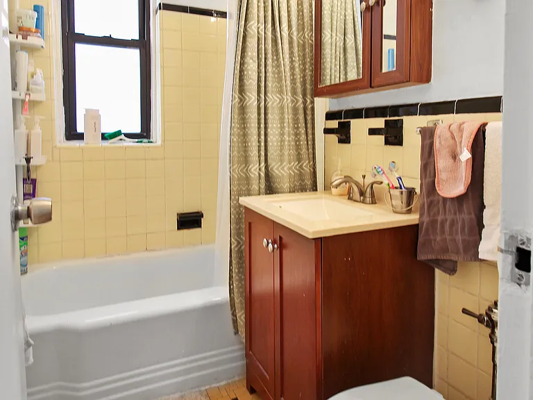 315 E 56th St #5F — Photo 9