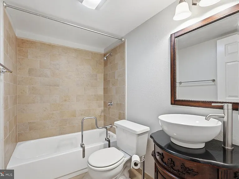 7035 Kings Manor Dr — Photo 50