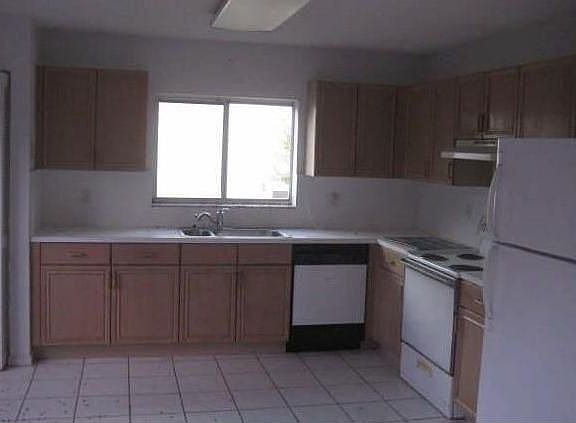 4th image of 1031 NW 104th Ave