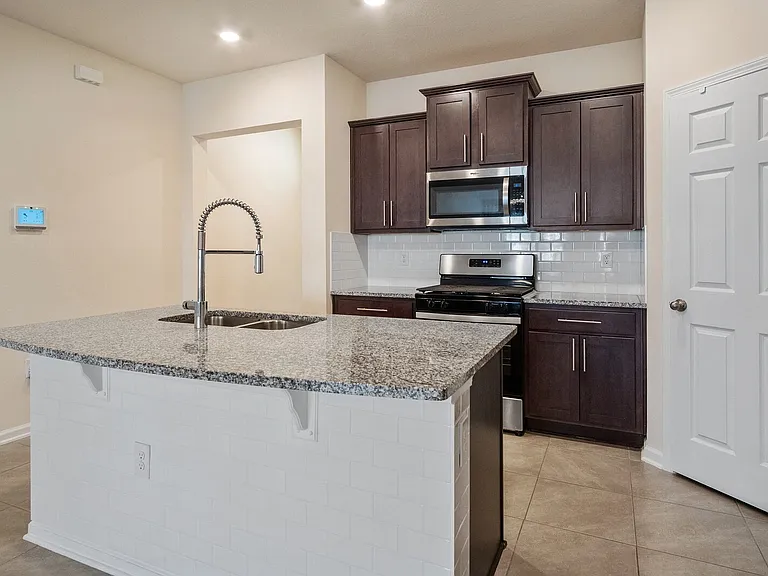 73 Java Ln — Photo 11